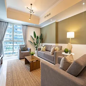 Apartment Luxe Near Mall Burj Khalifa Pool Gym Parking, Dubai
